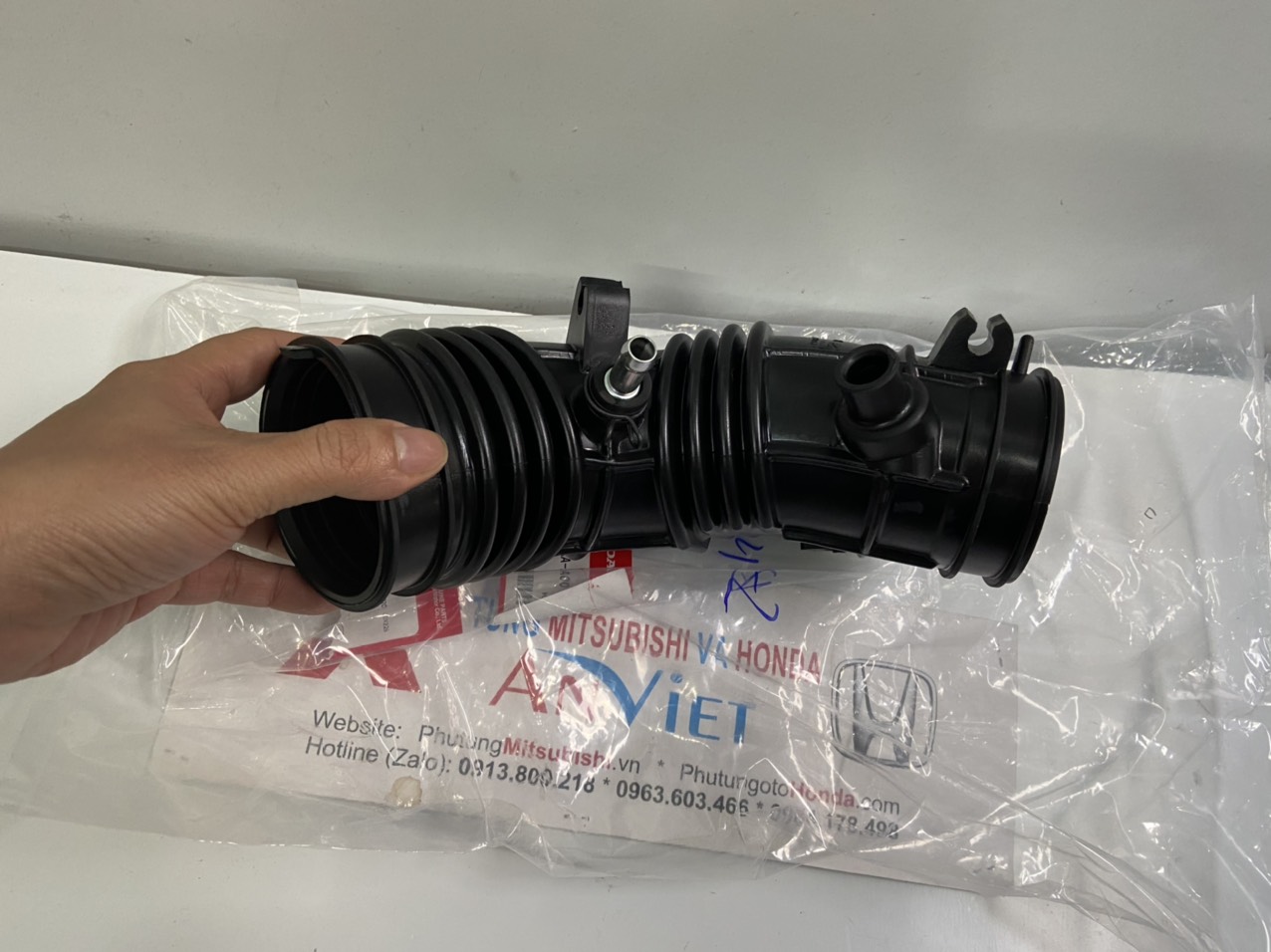 Cổ cao su hút gió vào động cơ xe Honda CIVIC 2009